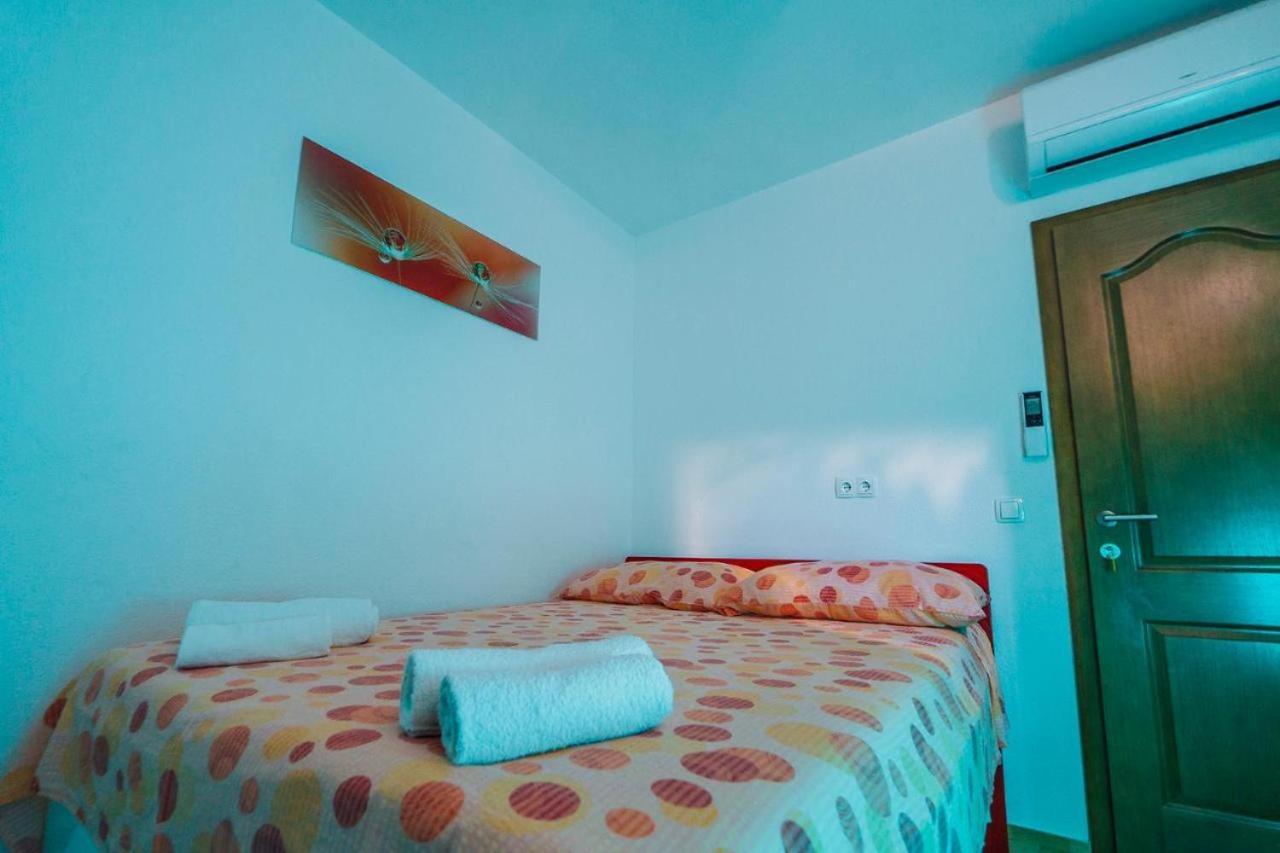 Luxur Centar With Sea View Terrace Apartman Baška Voda Kültér fotó